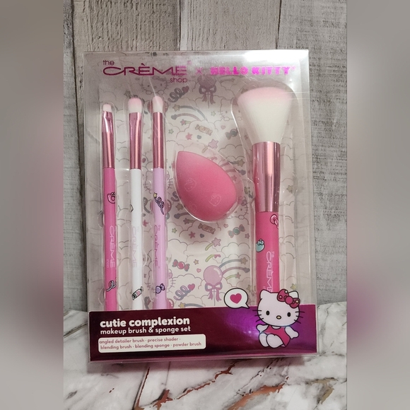 Hello Kitty Other - 🌷Limited Edition🌷The Crème Shop x Hello Kitty Pink Makeup Brush & Sponge Set🌷